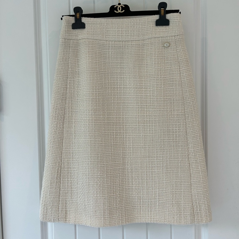 Chanel Beige Classic Tweed Skirt, size 36-38